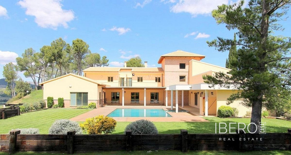Prodej domu 1 586 m² s pozemkem 22 420 m²