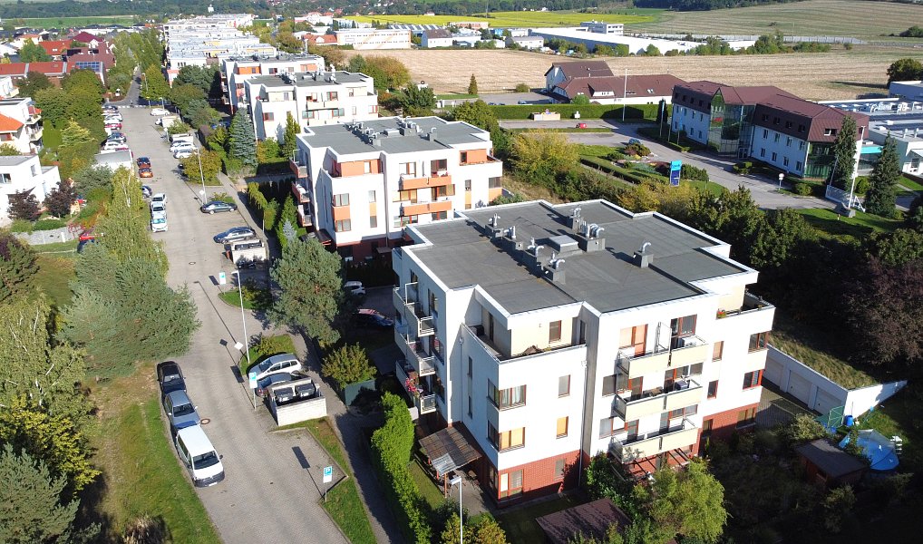 Prodej bytu 3+kk 95 m², Jesenice – náhled fotky 32