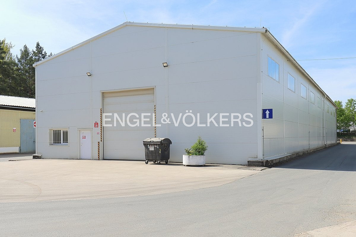Pronájem skladovacích prostor 767 m²