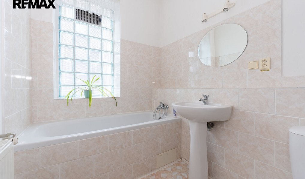 Prodej domu 207 m² s pozemkem 354 m², Spořice – náhled fotky 10
