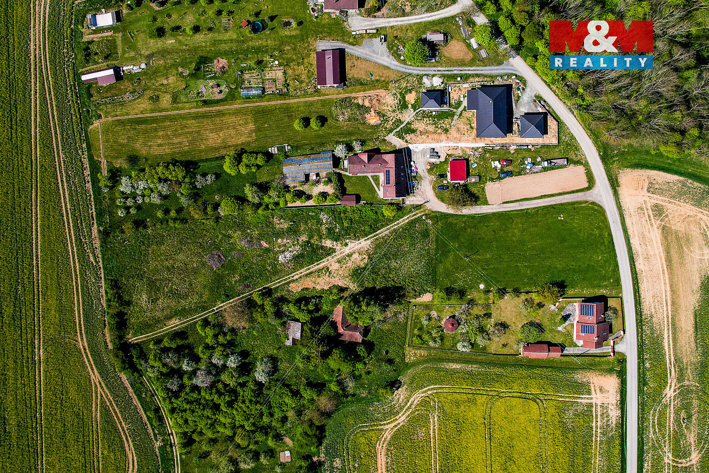 Prodej stavebního pozemku 1 300 m² — photo 2