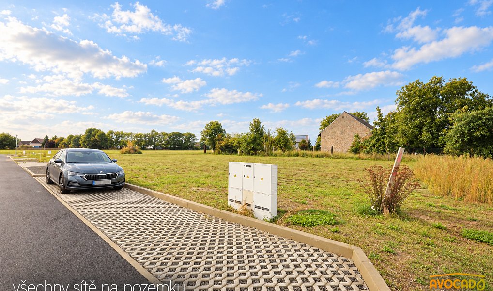 Prodej stavebního pozemku 854 m², Luštěnice – náhled fotky 3