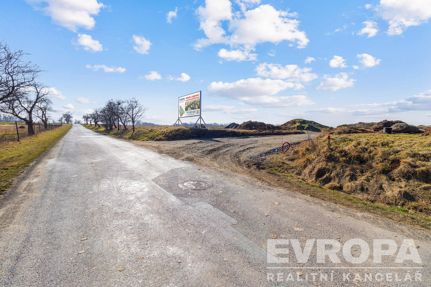 Prodej stavebního pozemku 817 m² – pohled 6