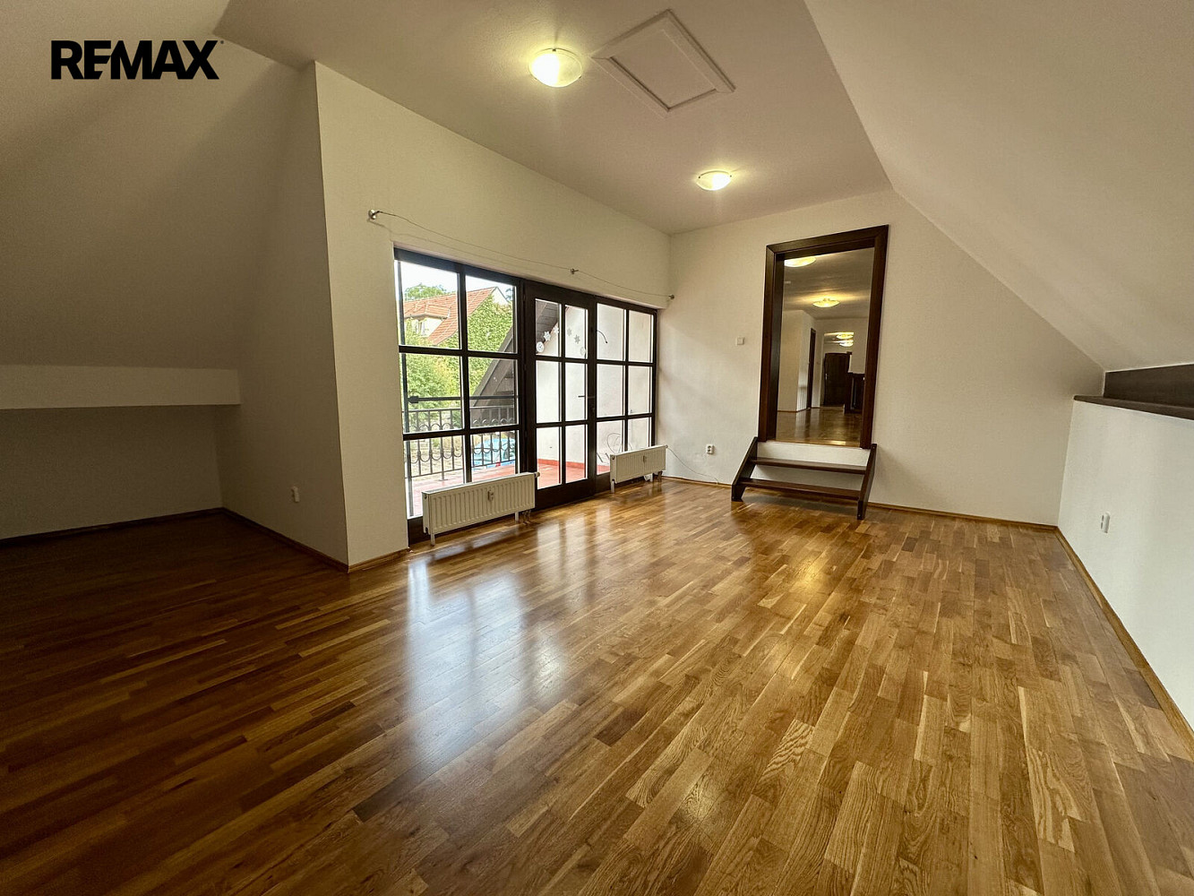 Pronájem bytu 2+kk 80 m² – fotografie 2