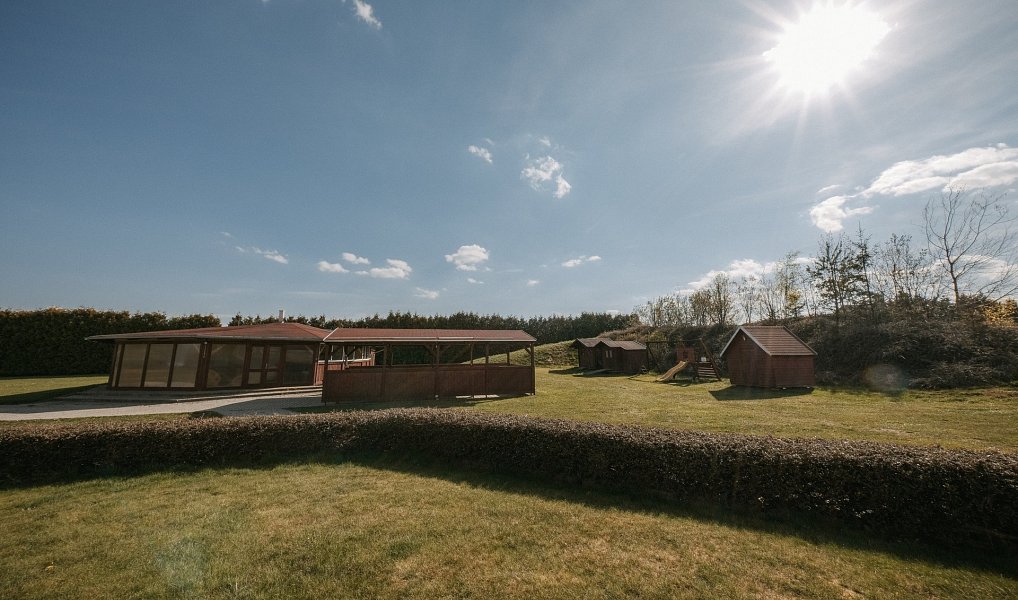 Prodej ubytovacího objektu 280 m², Suchý – náhled fotky 8