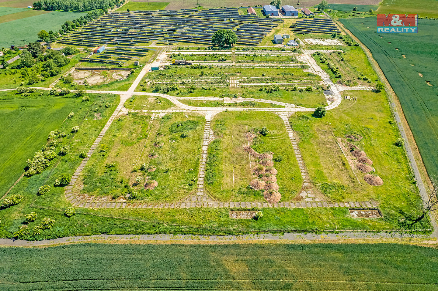 Prodej komerčního pozemku 1 740 m²