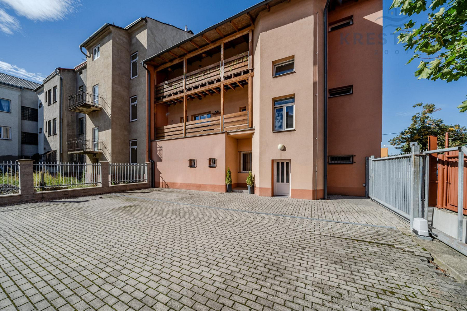9 rooms, 288.0 m² in Ostrava
