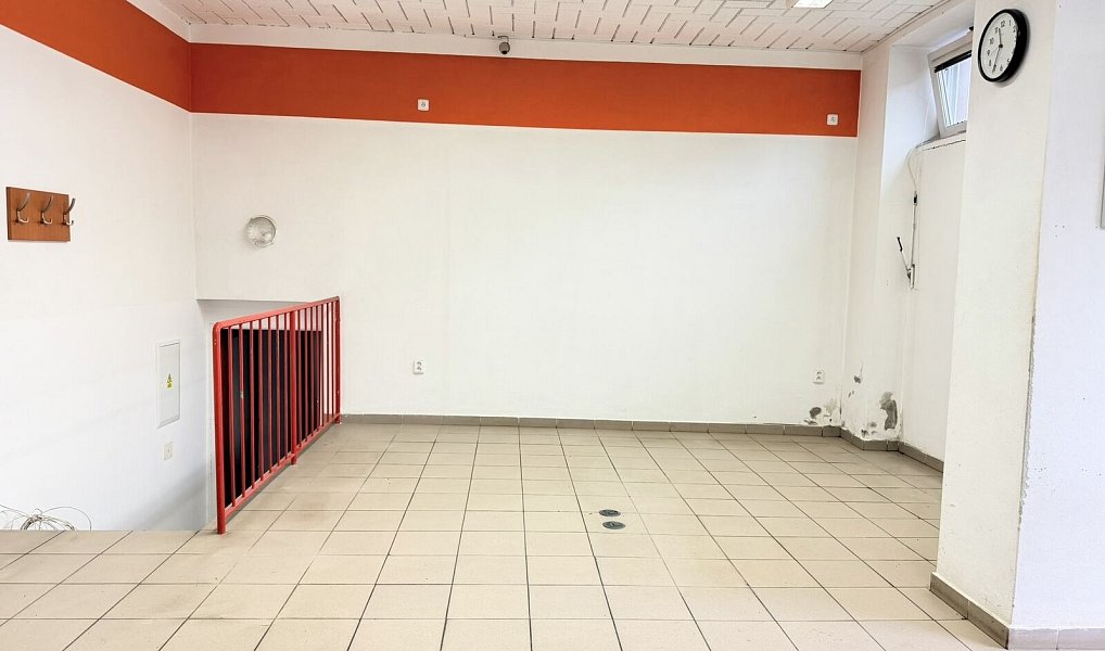 Prodej obchodních prostor 65 m², Vsetín – náhled fotky 9