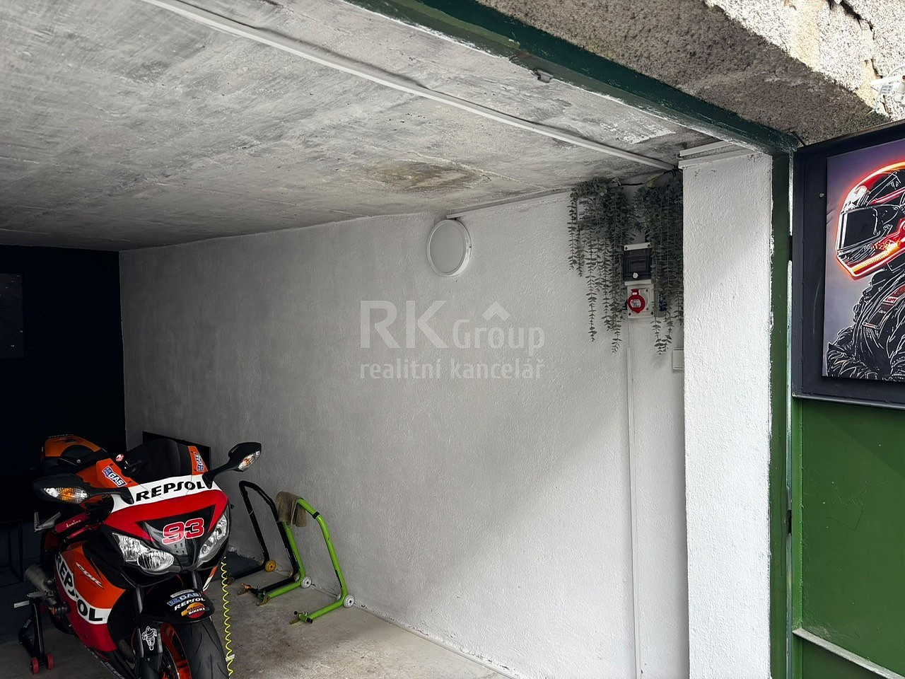 Pronájem garáže nebo skladu, 18 m2 + místo před garáží 12 m2, Praha 4 - Michle, ul. Kapitulská – fotografie 5