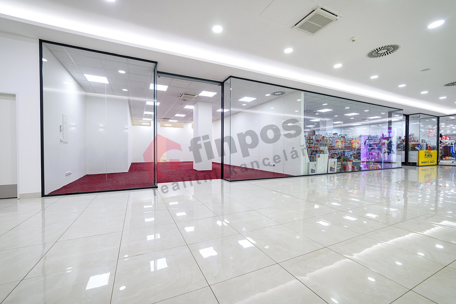 Pronájem obchodních prostor 77 m² – fotografie 2