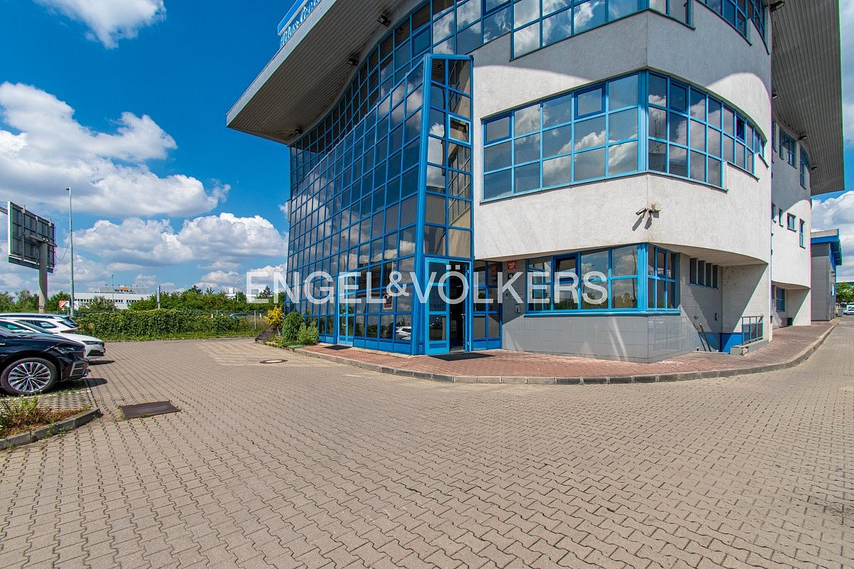 Pronájem kanceláře 670 m²