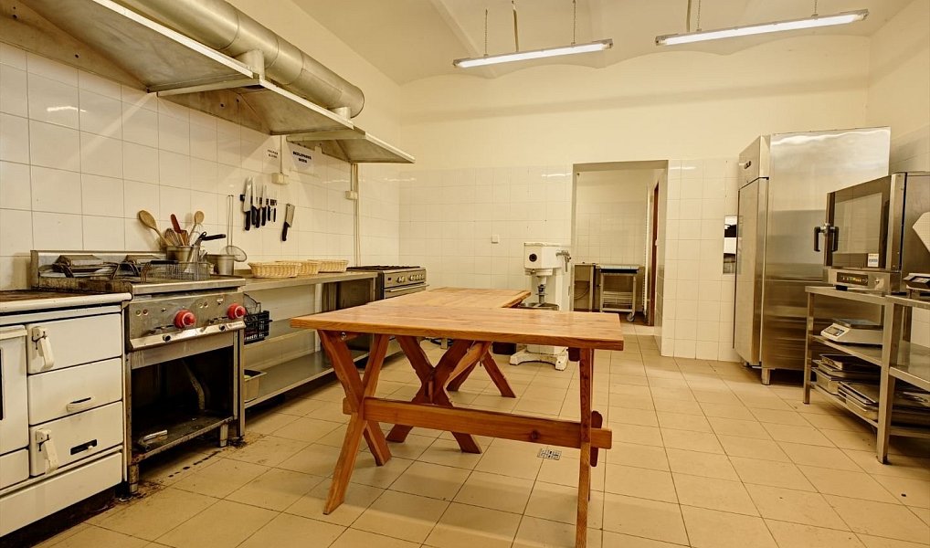 Prodej ubytovacího objektu 793 m², Strážné – náhled fotky 4