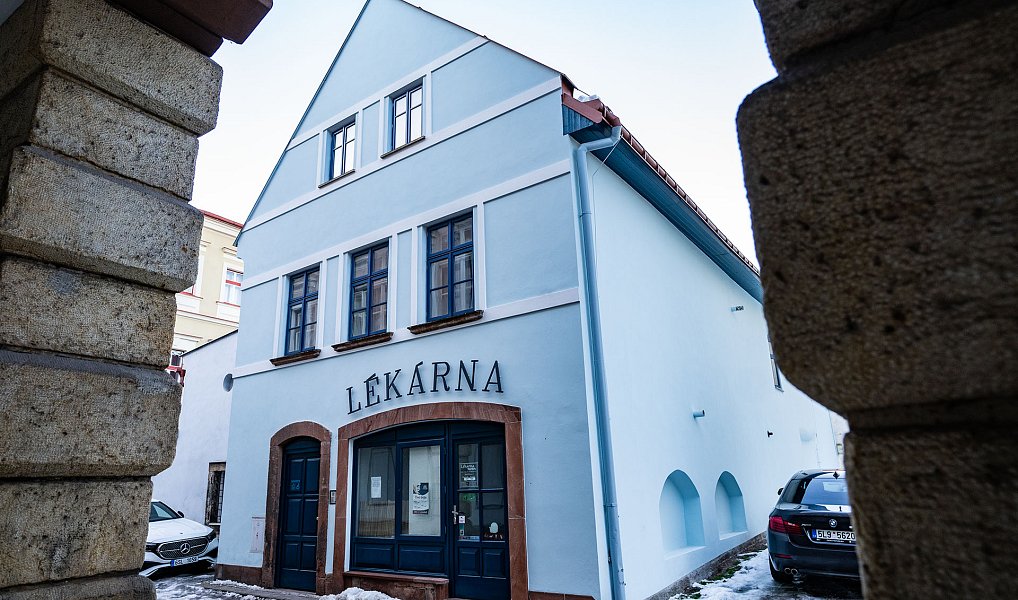 Pronájem obchodních prostor 106 m², Hostinné – fotka 1 z 8