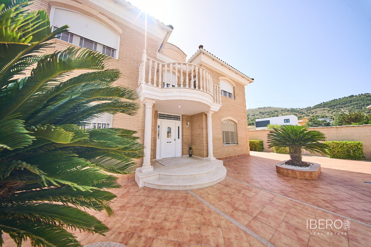 Prodej domu 289 m² s pozemkem 1 301 m²