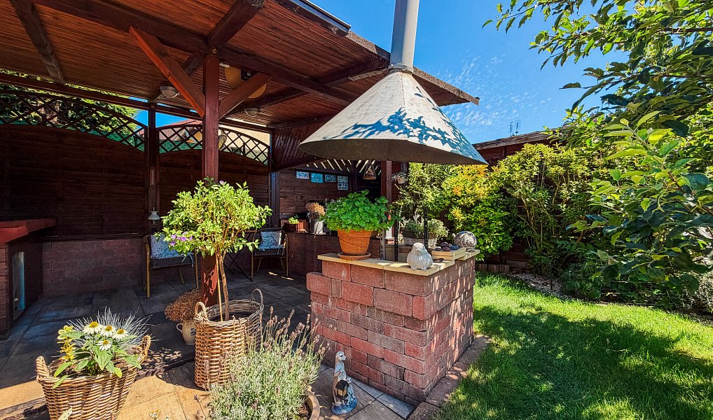 Prodej domu 147 m² s pozemkem 858 m², Unhošť – fotka 1 z 45