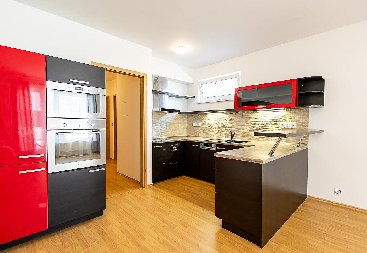 Pronájem bytu 2+kk 56 m² – fotografie 3