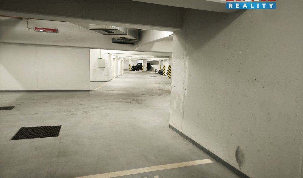 Pronájem garáž. stání, 19 m2, Karlovy Vary, Divadelní nám, Karlovy Vary – náhled fotky 2