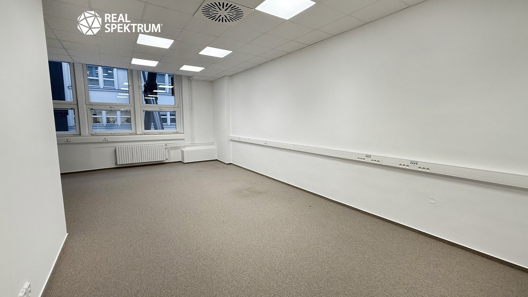 Pronájem kanceláře 137 m² – fotografie 2