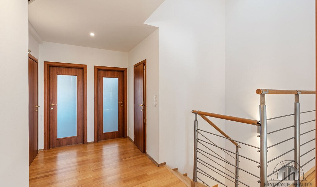 Pronájem bytu 5+1 160 m², Praha – náhled fotky 39