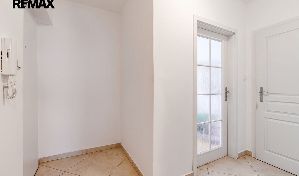 Pronájem bytu 2+kk 68 m², Praha – náhled fotky 9