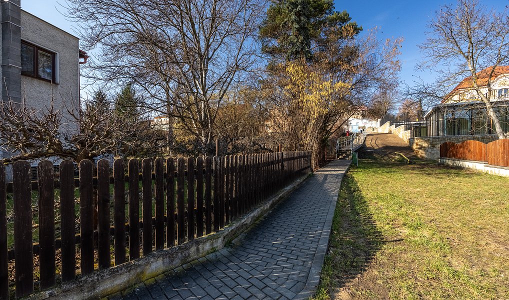 Prodej stavebního pozemku 360 m², Králův Dvůr – náhled fotky 17