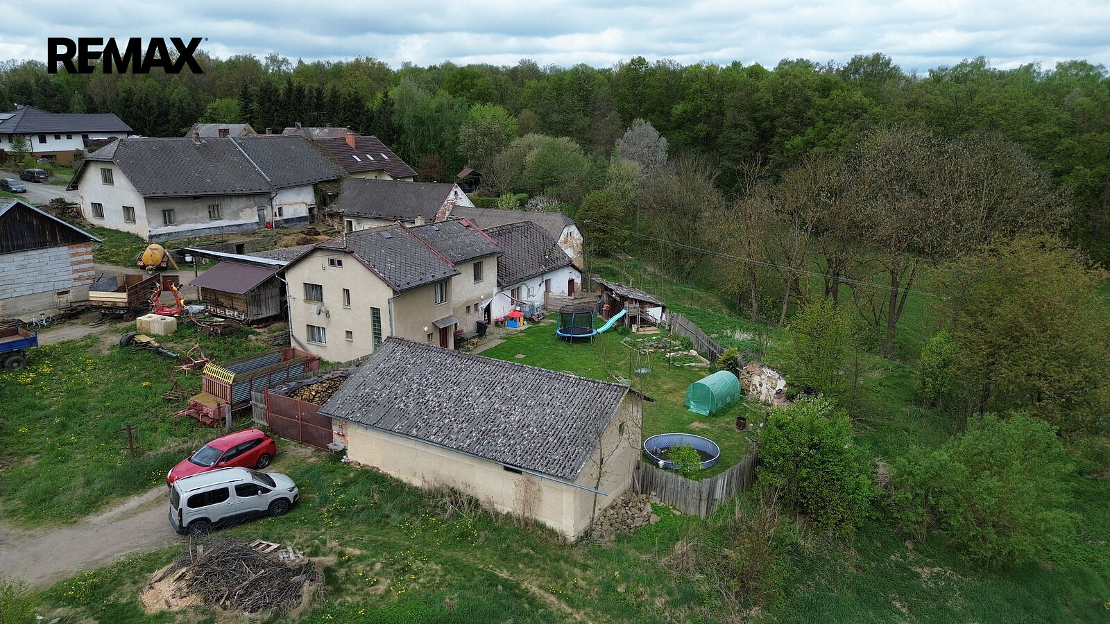 Prodej stavebního pozemku 890 m² – fotografie 3