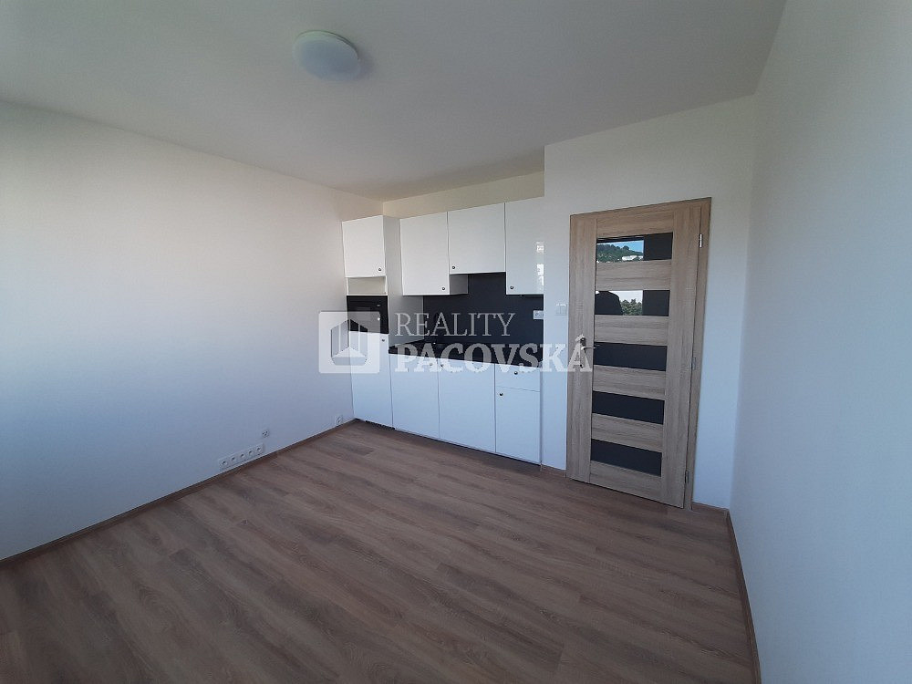 Pronájem bytu 1+kk 21 m² – fotografie 2