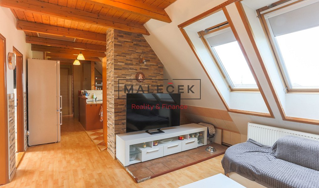 Prodej domu 325 m² s pozemkem 671 m², Nové Strašecí – náhled fotky 2