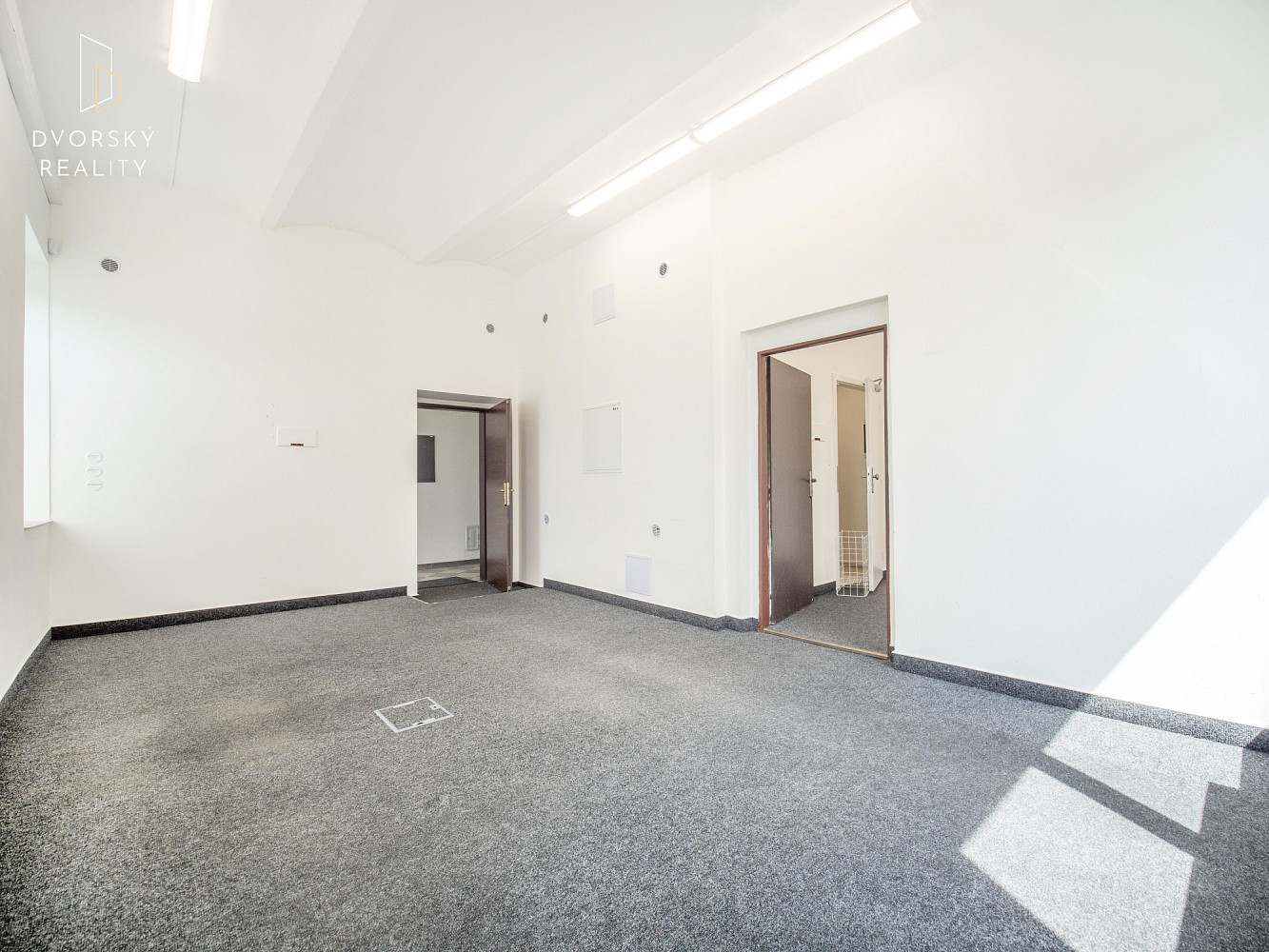 Pronájem kanceláře 305 m² – pohled 6
