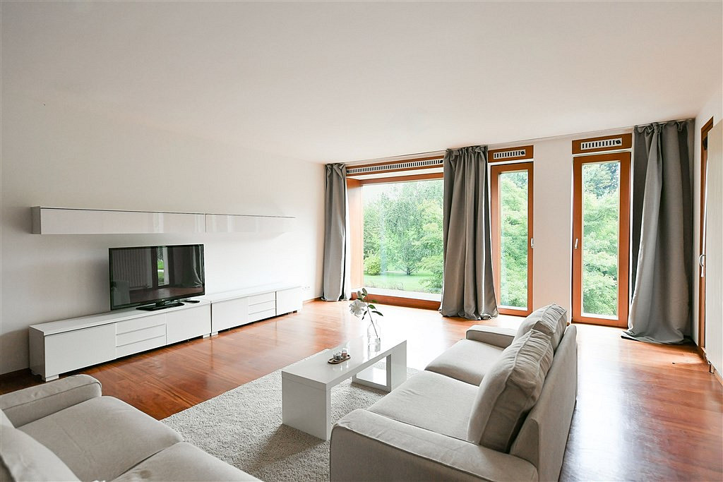 Pronájem bytu 5+1 175 m² — photo 2