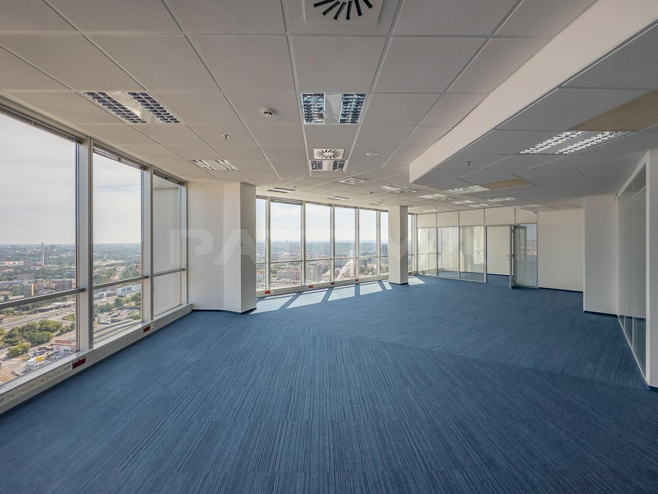 Pronájem kanceláře 237 m² – fotografie 5