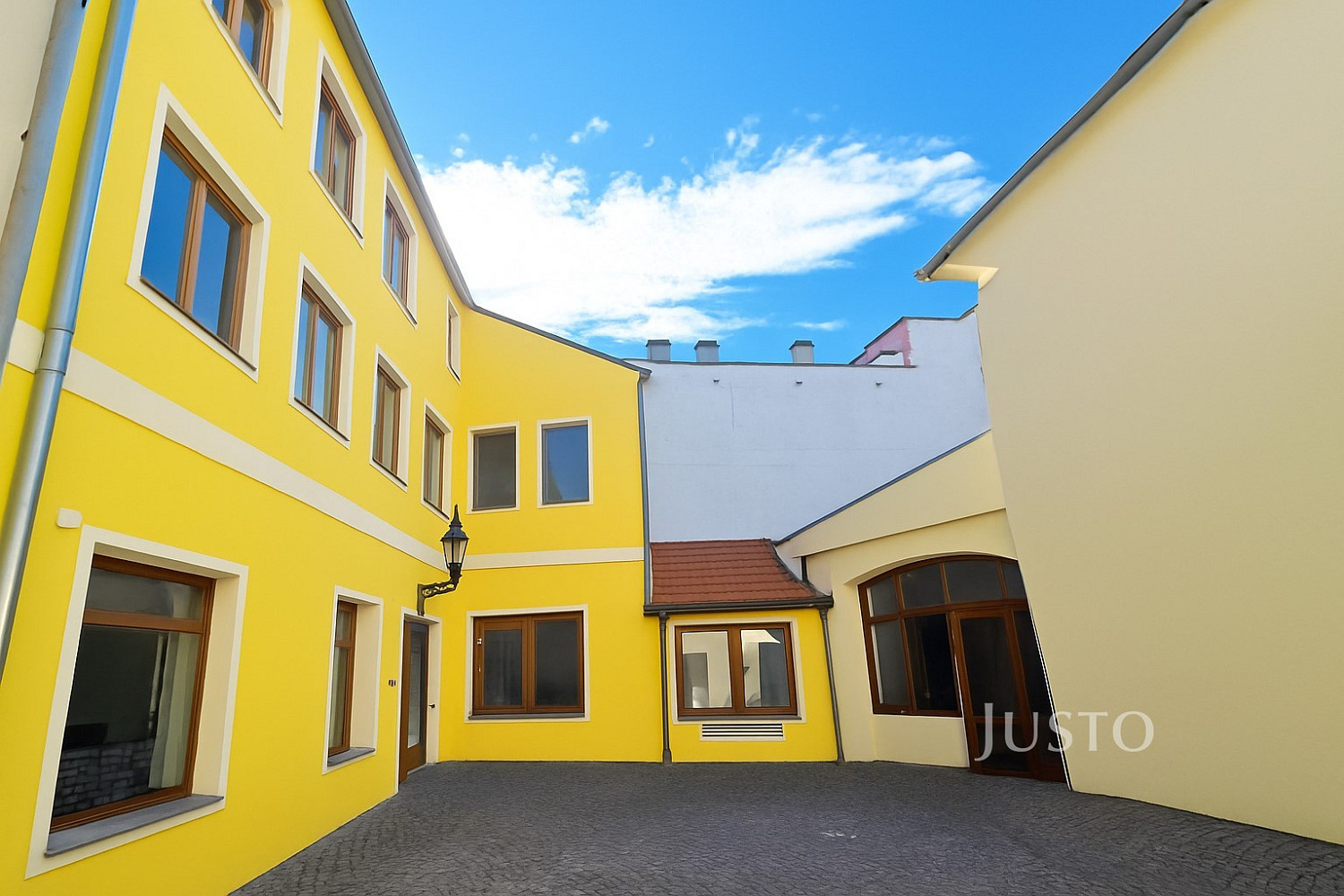 Pronájem obchodních prostor 230 m²