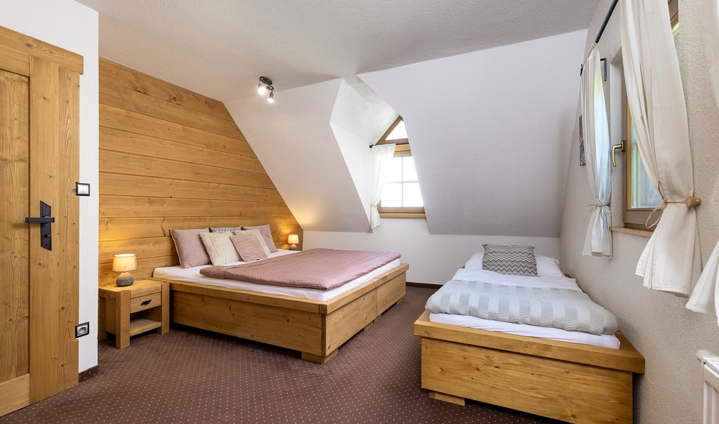Prodej ubytovacího objektu 155 m², Karolinka – náhled fotky 13