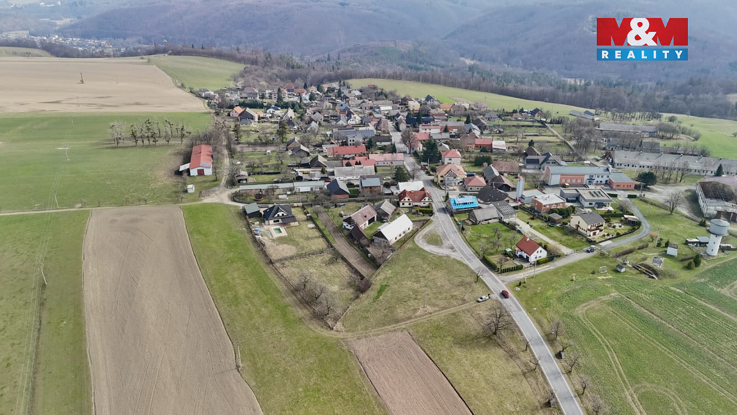 Prodej stavebního pozemku 1 097 m² – pohled 2