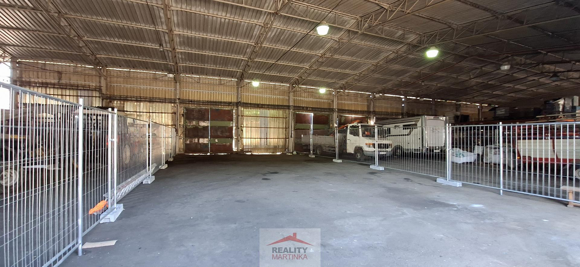 Pronájem skladovacích prostor 166 m²