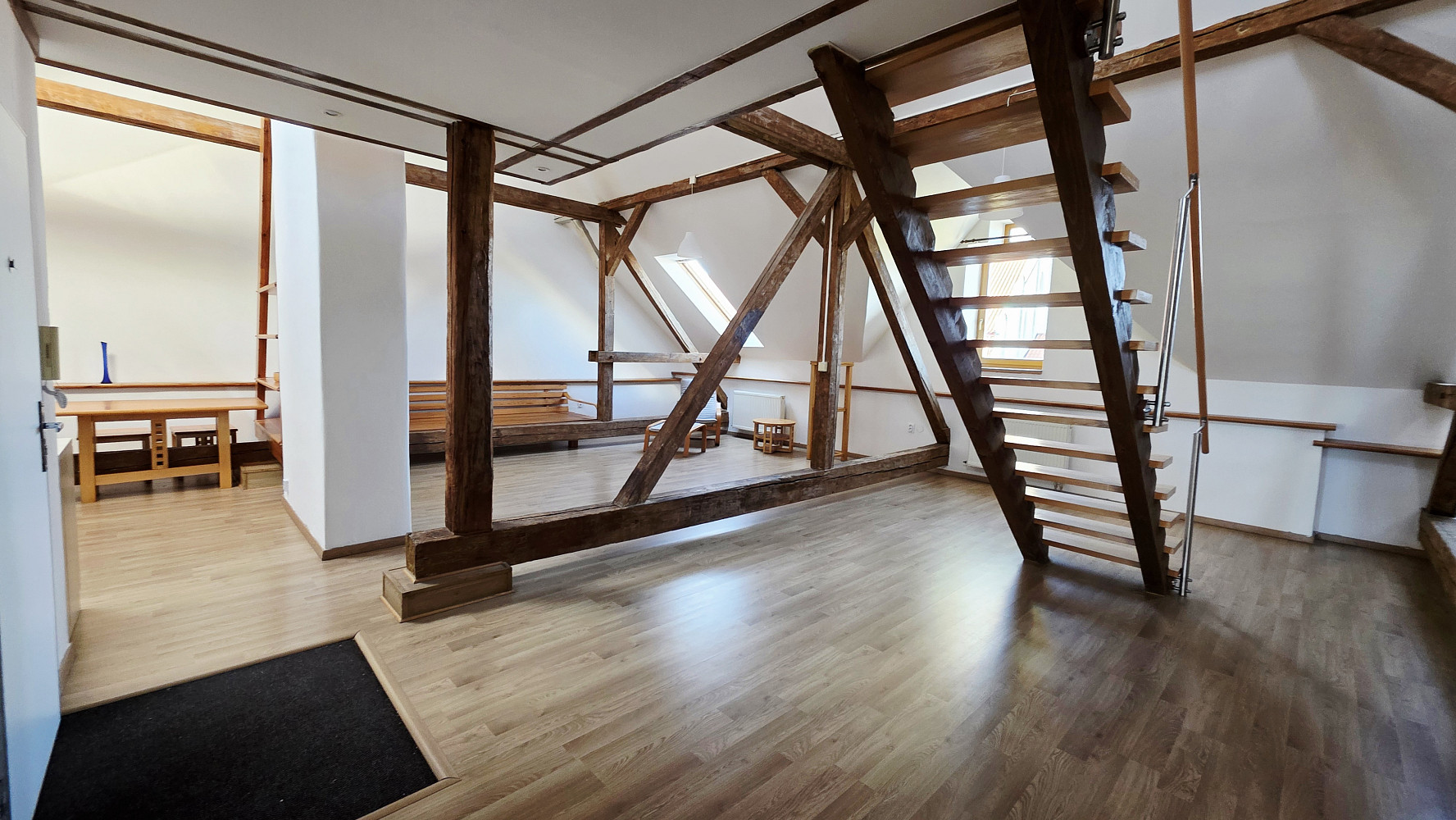 Pronájem bytu 1+kk 106 m² – fotografie 4