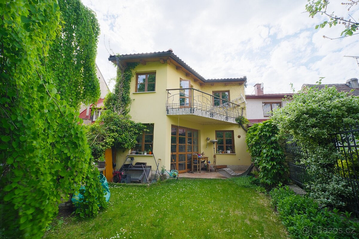 Prodej domu 238 m² s pozemkem 180 m²