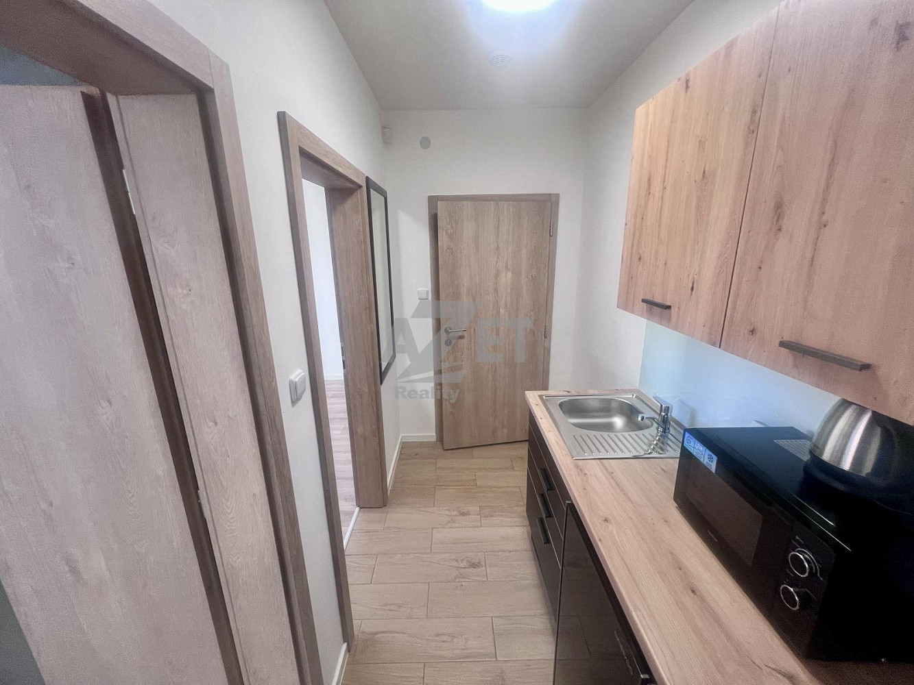 Pronájem kanceláře 47 m² — photo 2