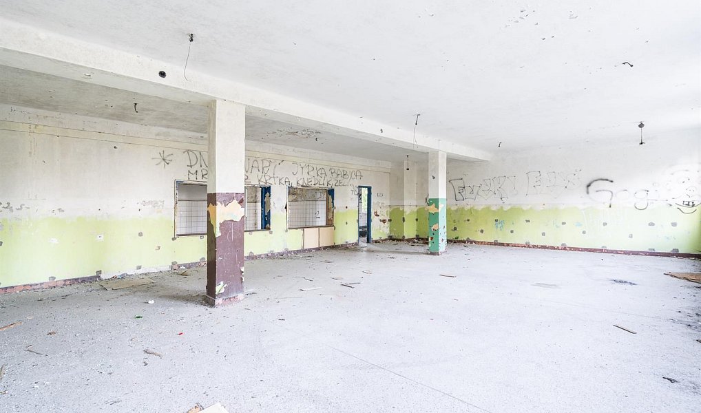 Prodej komerčního objektu (jiného typu) 2 000 m², Pernarec – náhled fotky 8