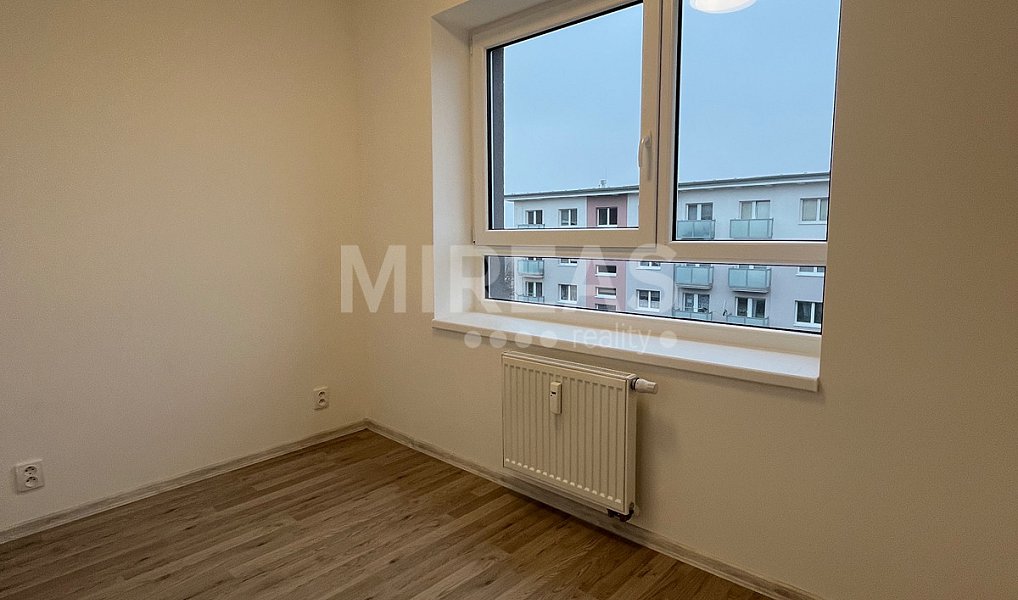 Pronájem bytu 2+kk 32 m², Milovice – náhled fotky 4