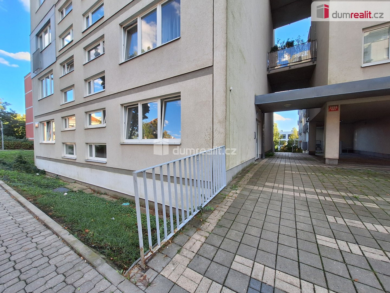 Pronájem garážového stání 12m2 P10 Názovská – fotografie 5