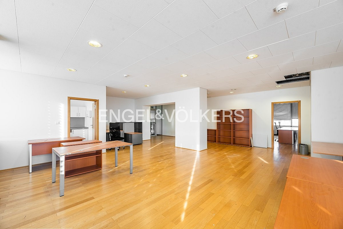 Pronájem kanceláře 147 m² – fotografie 3