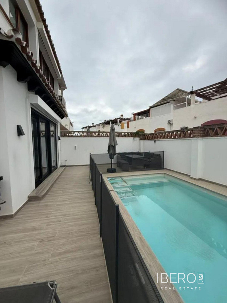 Prodej domu 230 m² s pozemkem 75 m²