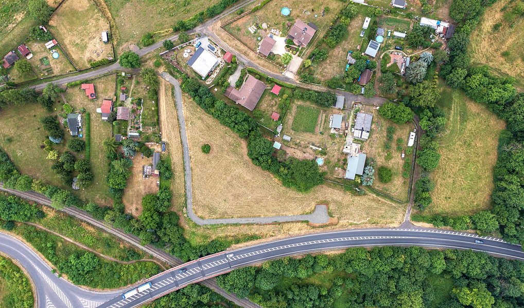 Prodej stavebního pozemku 1 211 m², Bystřany – náhled fotky 9