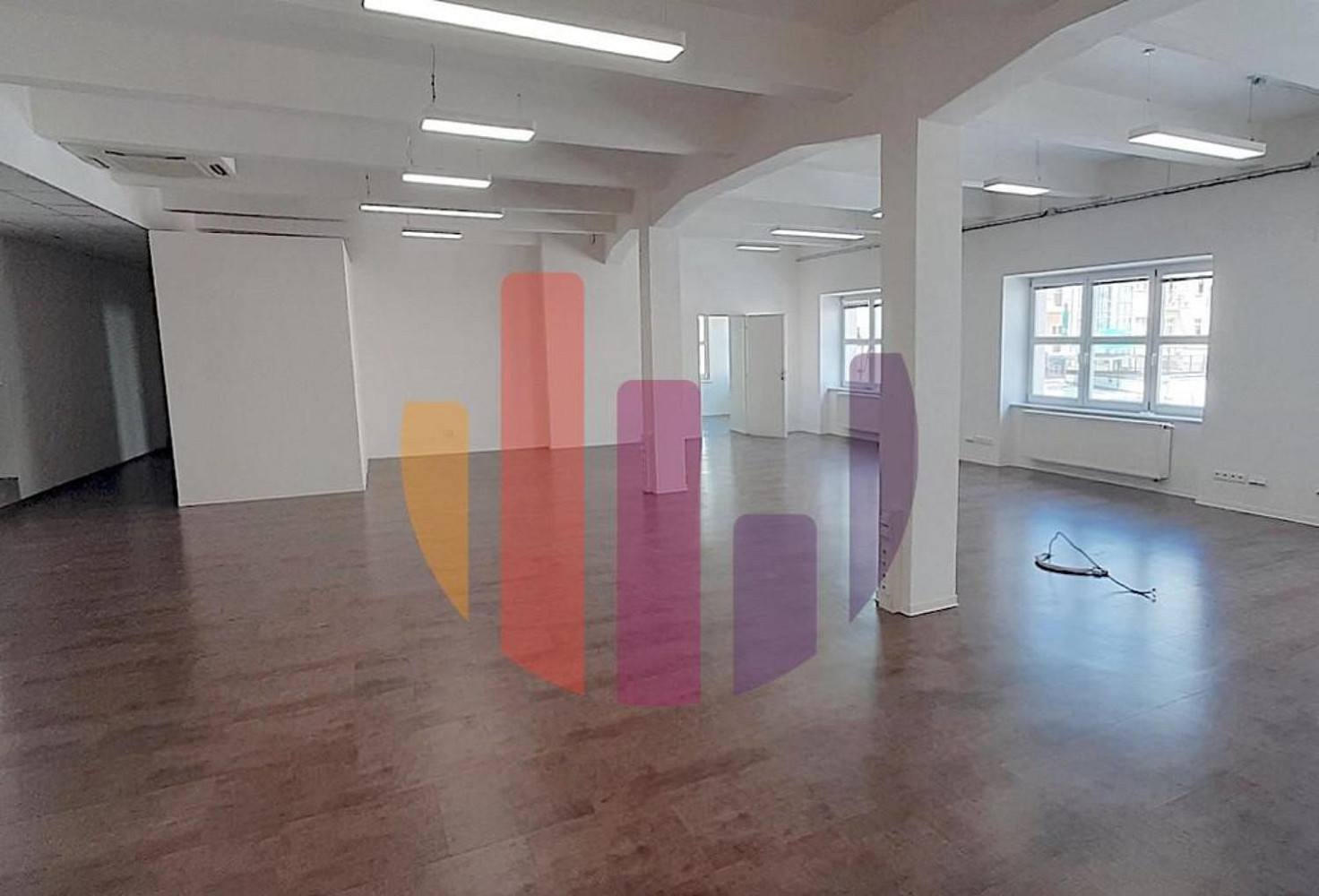 Pronájem kanceláře 120 m² — photo 3