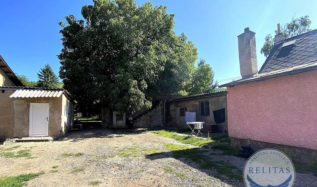 Prodej stavebního pozemku 1 873 m², Králův Dvůr – náhled fotky 11