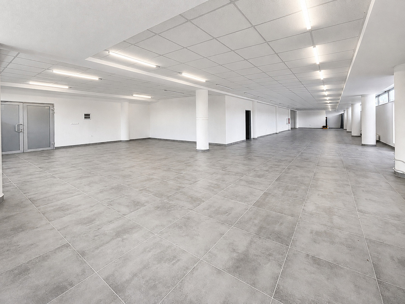 Pronájem obchodních prostor 260 m² – fotografie 2