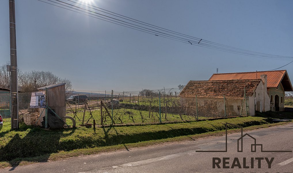 Prodej stavebního pozemku 450 m², Strachotice – náhled fotky 2