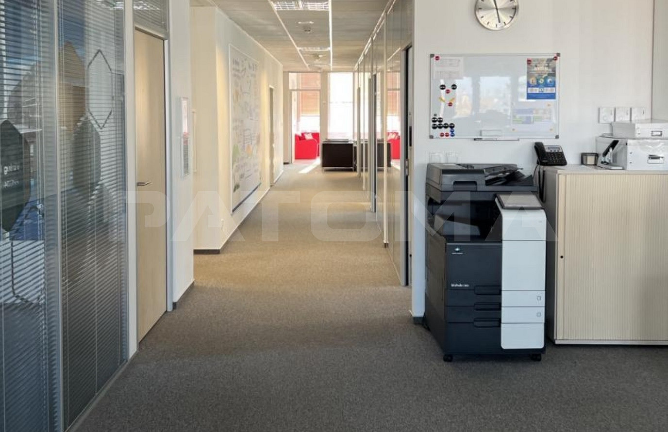Pronájem kanceláře 374 m² – fotografie 4
