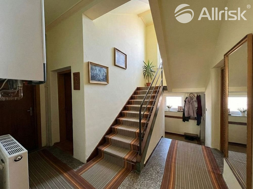 Prodej domu 345 m² s pozemkem 713 m² - Więcej